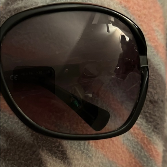 New with Tags Coach Black Kissing C Square Sunglasses with Case Below $19… - Picture 9 of 11